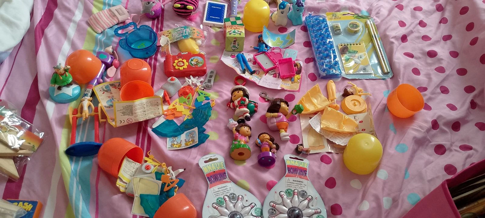 Différents jouets et gadgets pour enfant